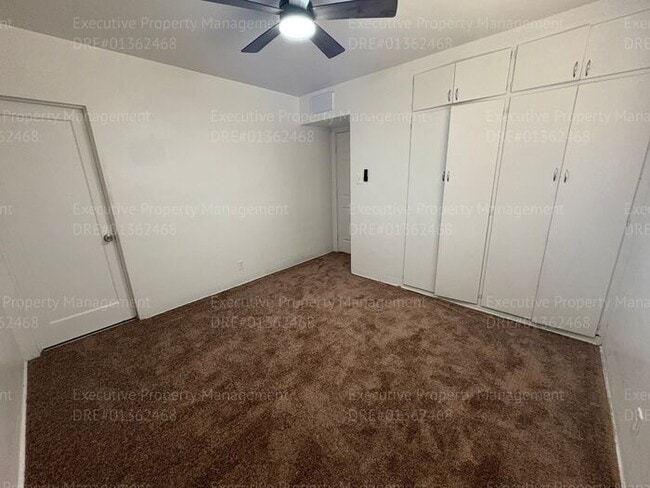 Building Photo - 1 bedroom/ 1 bathroom home with modern ame...