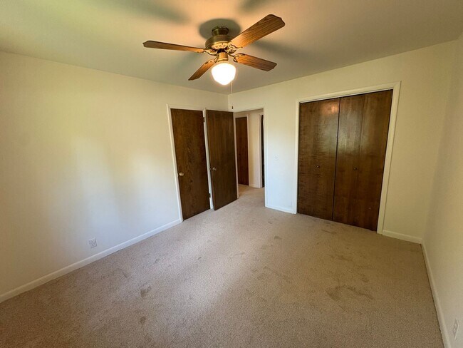 Building Photo - 6808 River Ridge Dr