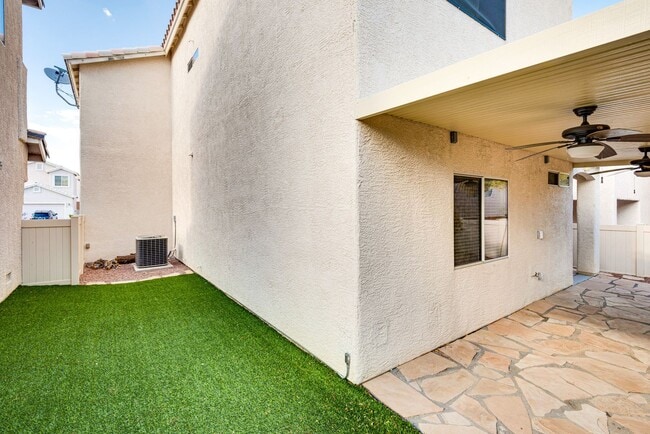 Building Photo - Spacious 3-Bedroom Home Featuring Downstai...