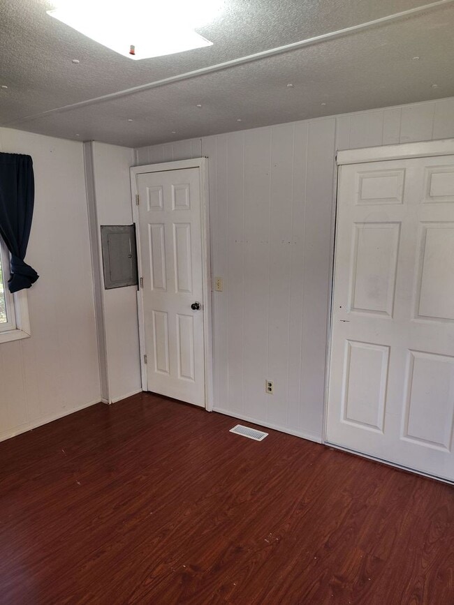 Building Photo - 1819 Green Siding Rd