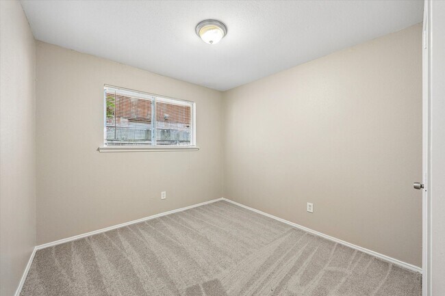 Building Photo - 15110 Buxley St