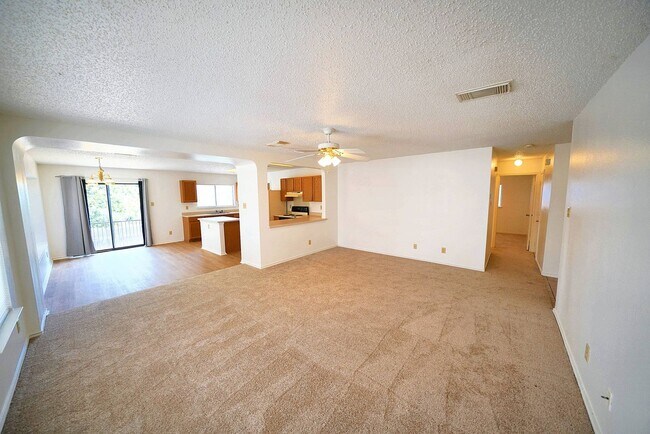 Building Photo - Move-in Ready Home Available in Converse -...