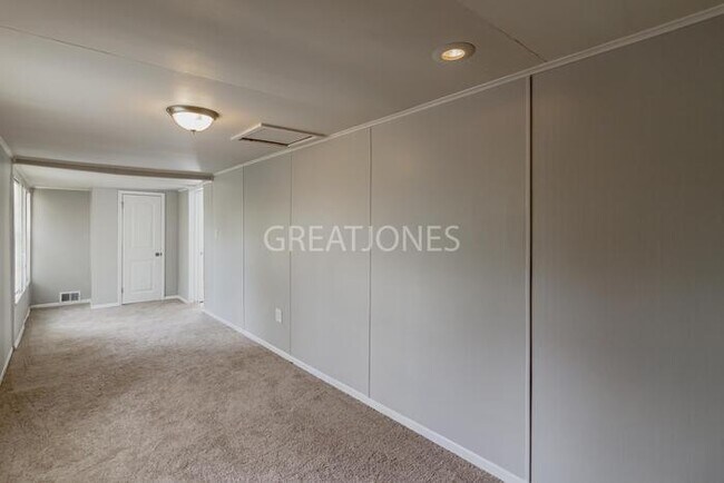 Building Photo - 310 Brown Pl