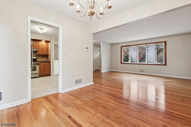 Building Photo - 145 Vivian Ave