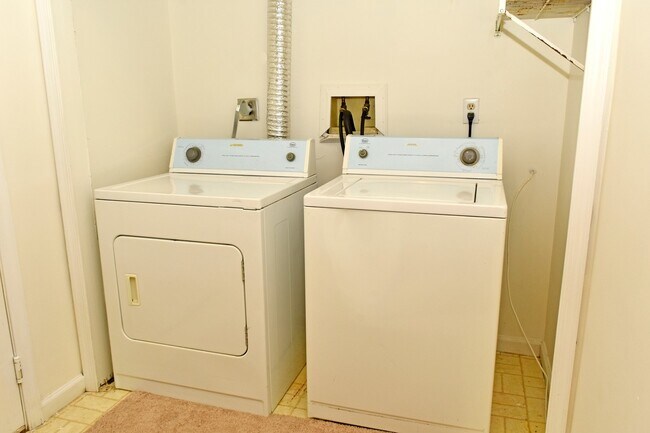 Building Photo - 3838 Angelton Ct