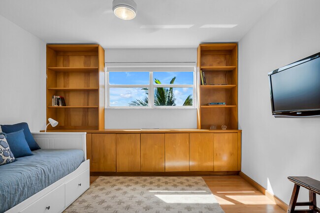 Building Photo - 555 Crandon Blvd