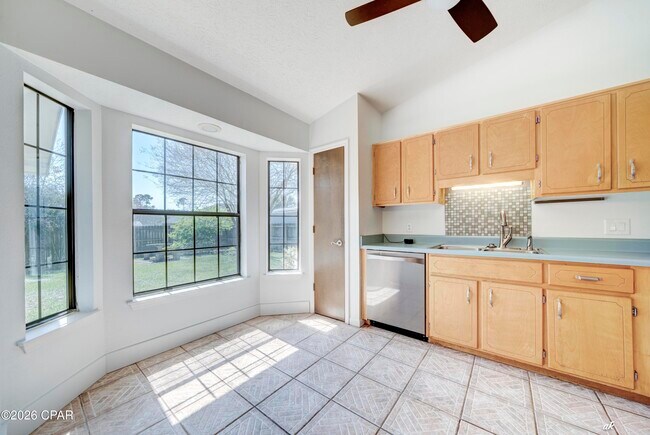 Building Photo - 307 Fan Palm Pl