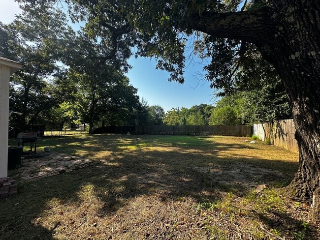 Building Photo - 3 Bedroom in Pine Tree