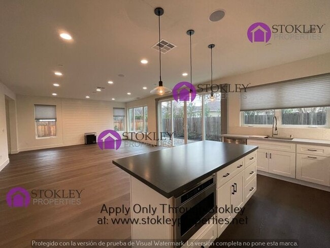 Building Photo - 3184 Manor Ave