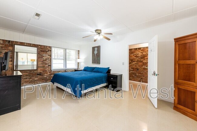 Building Photo - 2839 Scenic Terrace