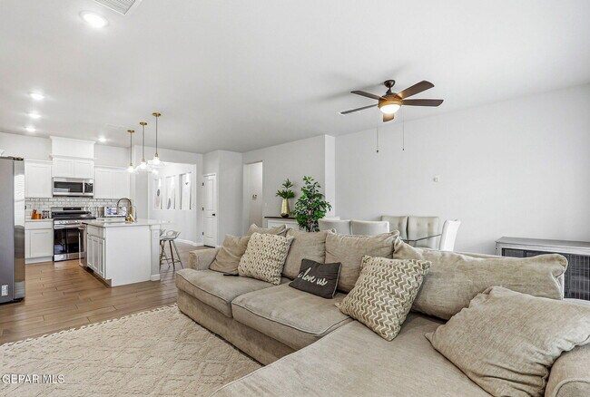 Building Photo - 6556 Ta Suil Pl