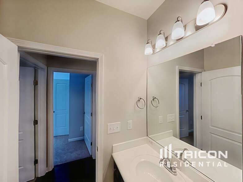 Building Photo - 109 Claystone Dr