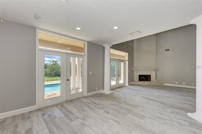 Building Photo - 1648 Bayshore Dr