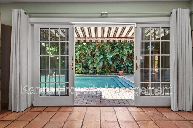 Building Photo - 194 Almeria Rd