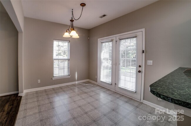Building Photo - 6434 Gatesville Ln