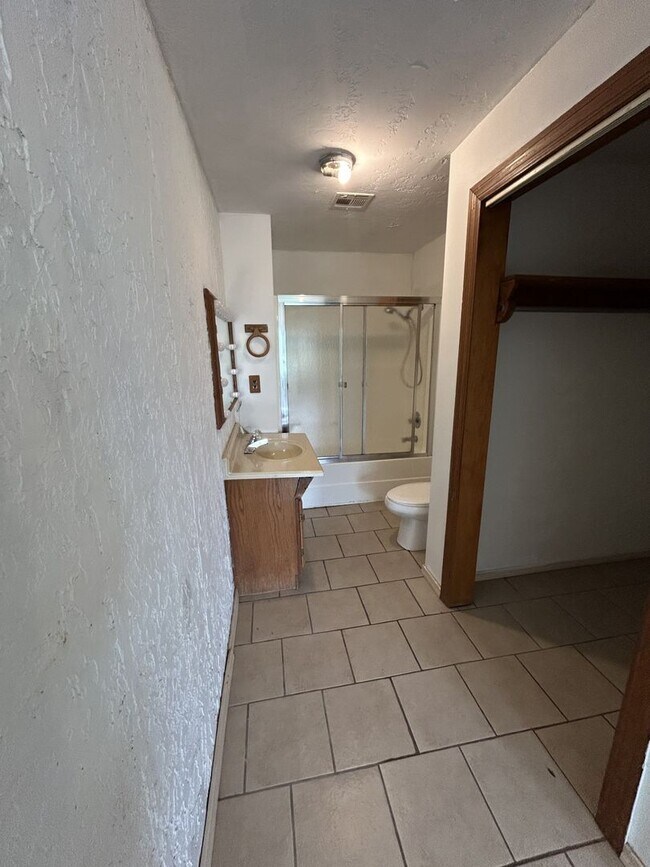 Building Photo - You Won't Believe the View!  2BR/2BA House...