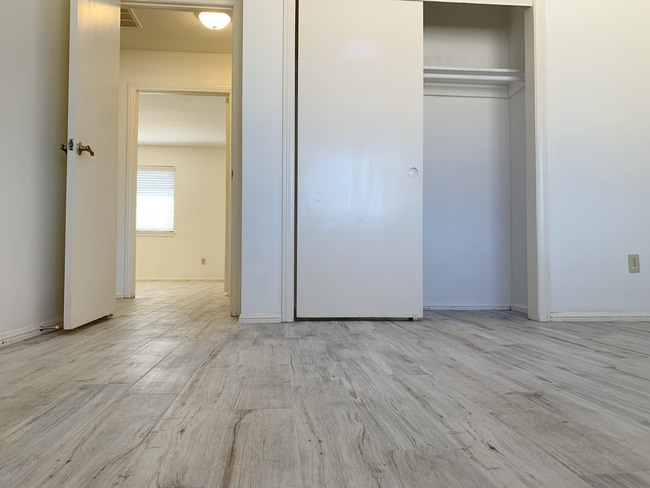 Building Photo - 14957 Mandan Rd