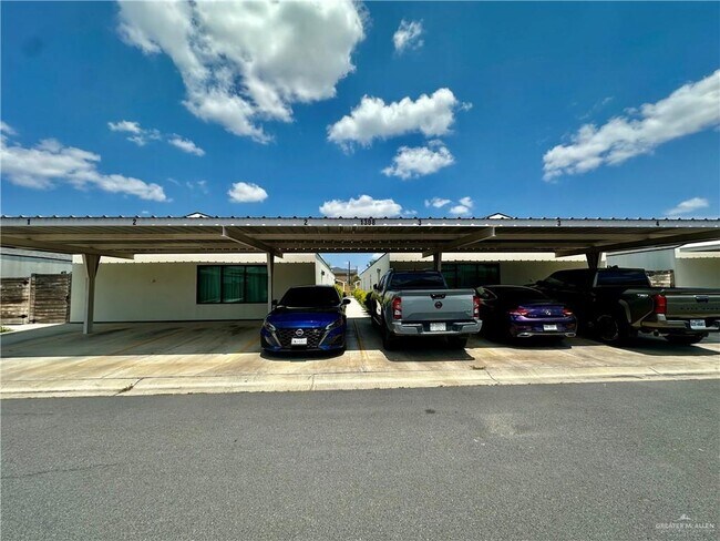 Building Photo - 1308 E Iris Ave