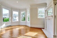 Building Photo - Bright & Sunny 2 Bedroom Flat with On-Site Laundry | Small Bonus Space