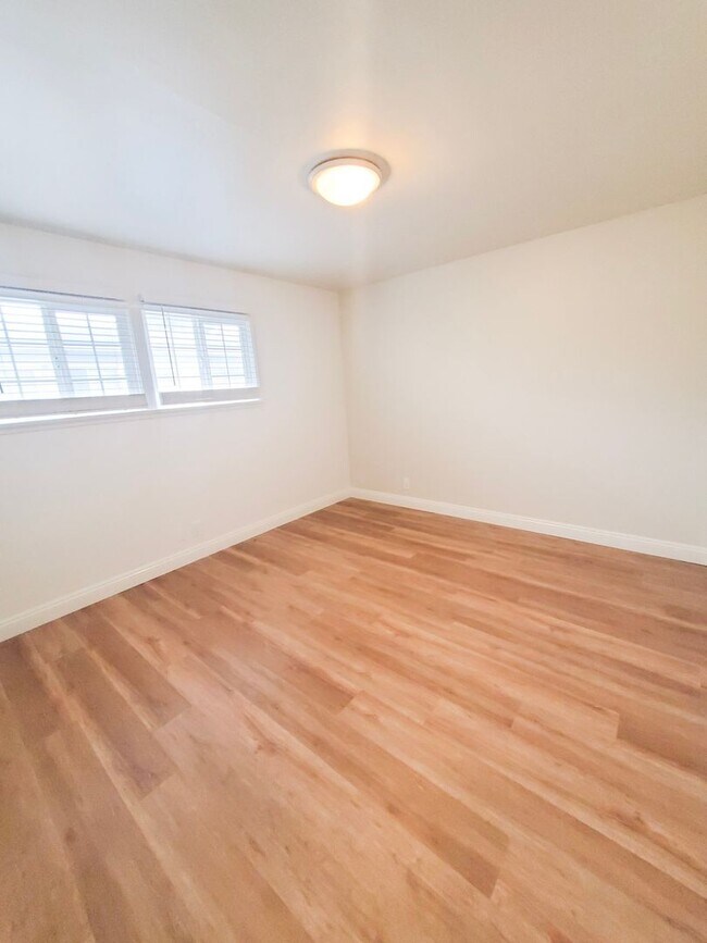 Building Photo - 810 Buena Vista
