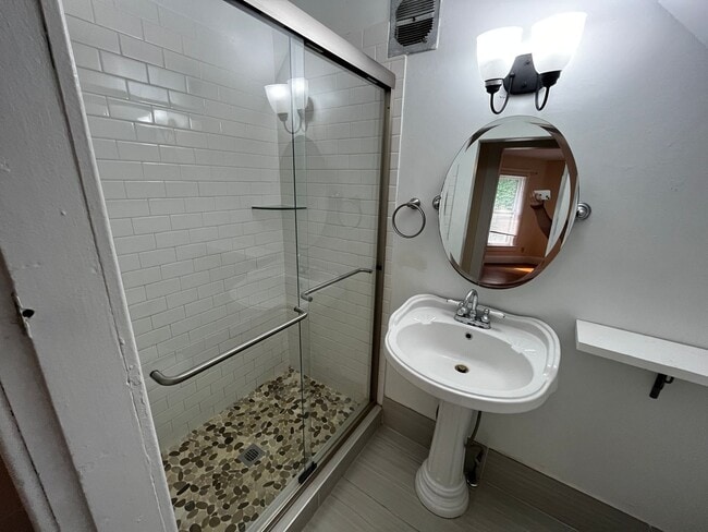 Building Photo - 1476-1478 Michigan Ave.   Mgt