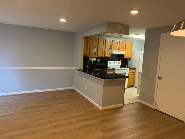 Building Photo - 8872 Welbeck Way