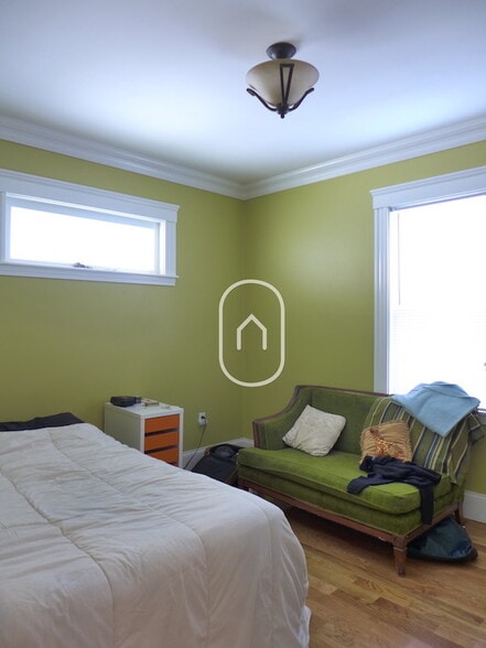 Building Photo - 203 Hillside St