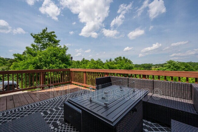 Building Photo - 367 Ontario Dr