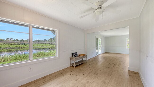 Building Photo - Completely Remodeled Home With Stunning Ri...