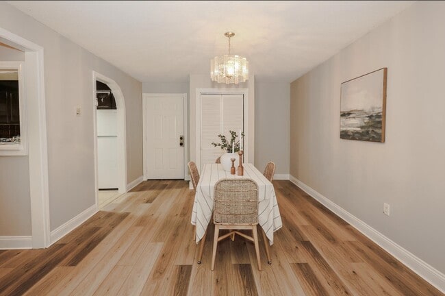 Building Photo - 19 Country Club Dr