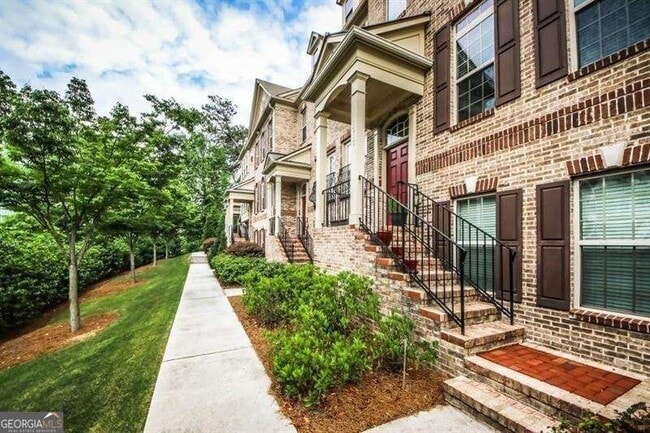 Building Photo - 1004 E Paces Chase