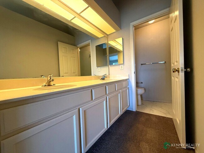 Building Photo - Remodeled 2-Bedroom Home with City Views in Daly City