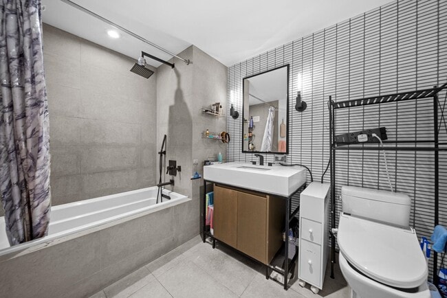 Building Photo - 2 Shore Ln