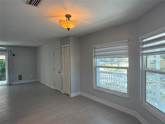 Building Photo - 1164 Engman St