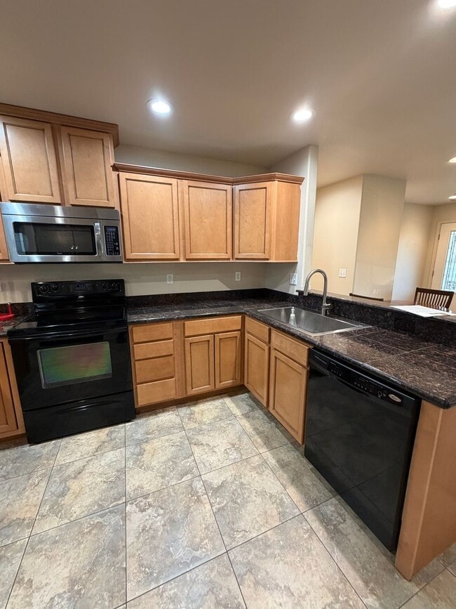 Building Photo - Single Family Home available in Quiet neighborhood.