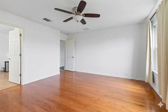 Building Photo - 1121 Sweet Gum Dr