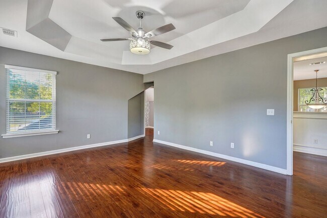 Building Photo - Richmond Hill Beauty: 4-Bedroom Home with Stunning Lagoon Views!