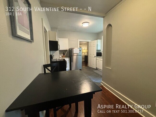 Building Photo - 312 S Valentine St