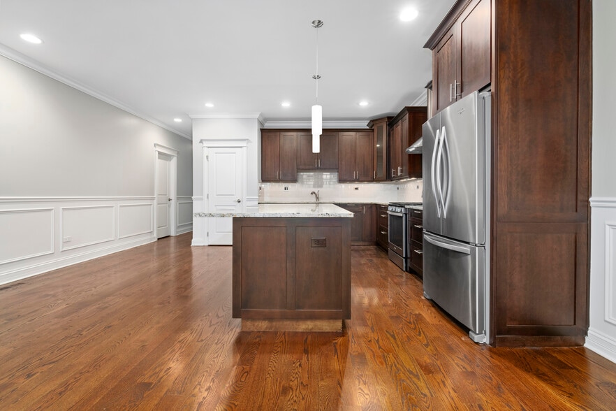 Building Photo - 1356 W Grand Ave