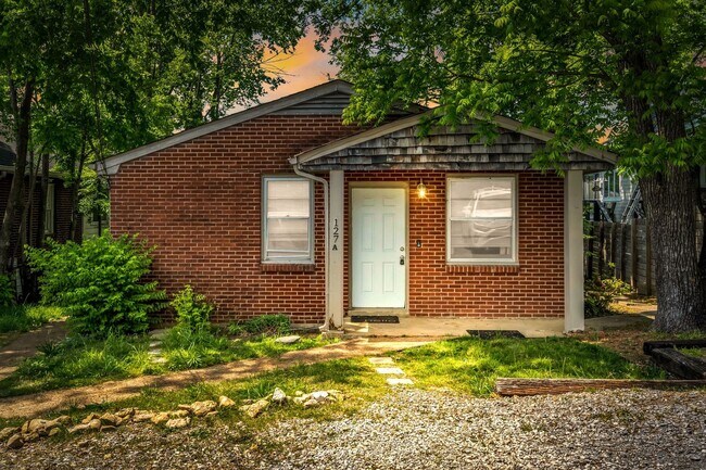 Building Photo - 4 Bed 2 Bath Home | Sylvan Park