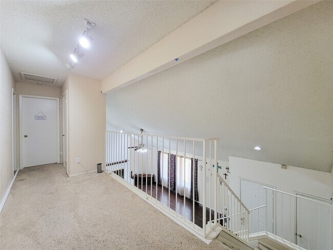 Building Photo - 25303 Avery Hill Ln