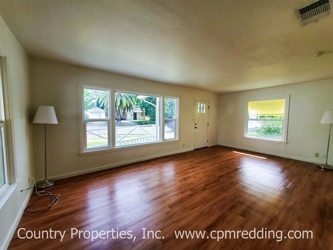 Building Photo - Garden Tract Charmer Coming Available March 20th! 2 Bedrooms plus Bonus Room