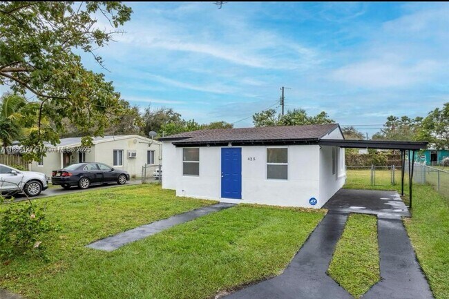 Primary Photo - 425 NW 14th Way