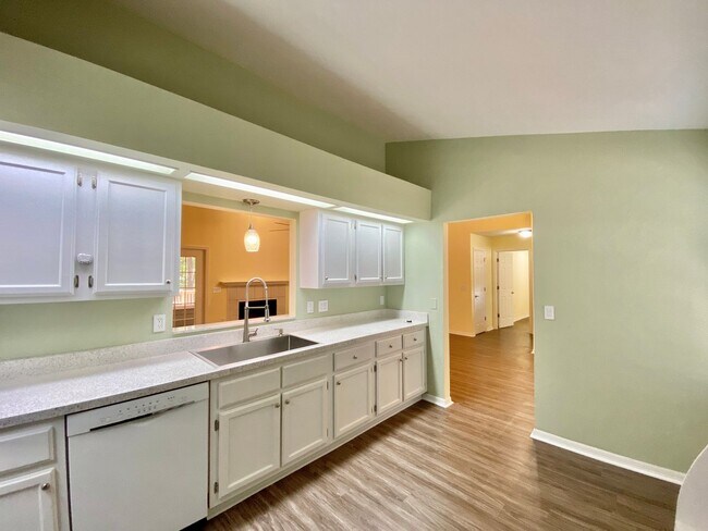 Building Photo - Charming 4BR Home in Haile Plantation with...