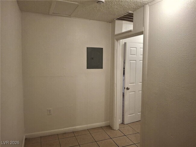 Building Photo - 1007 C St