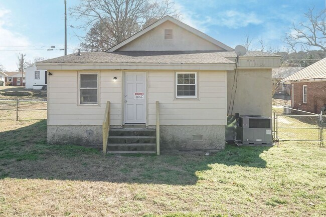 Building Photo - 307 Olivia Ln