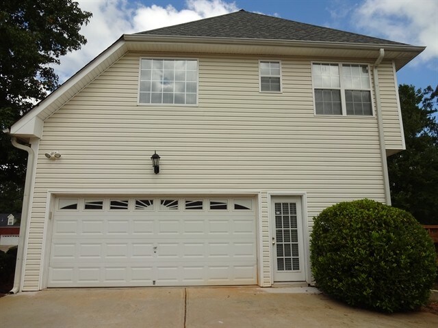 Building Photo - 3222 Thornecreek Dr