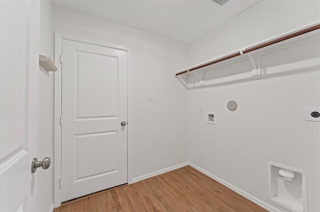 Building Photo - 347 Riverwood Village Ln