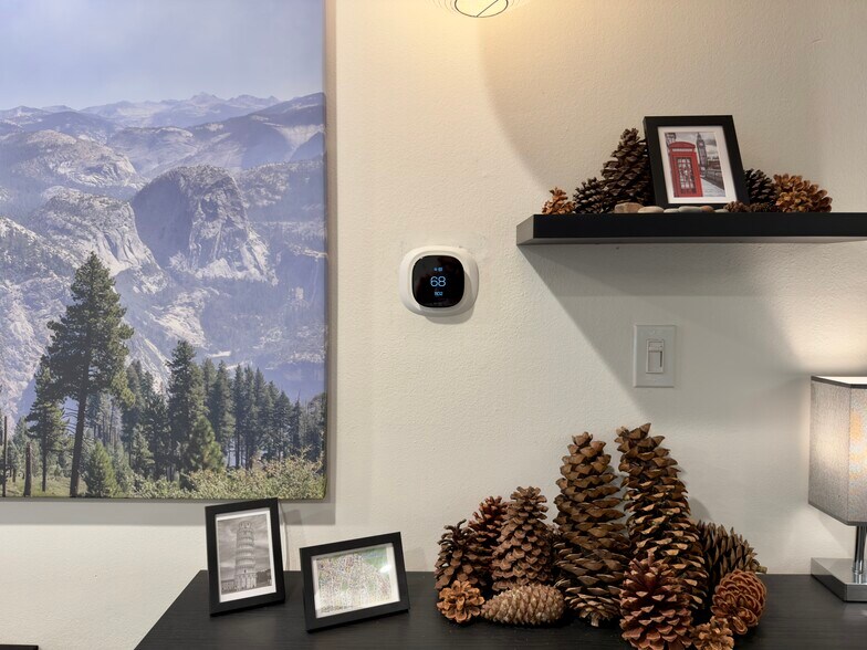 Building Photo - 2700 Cahuenga Blvd E