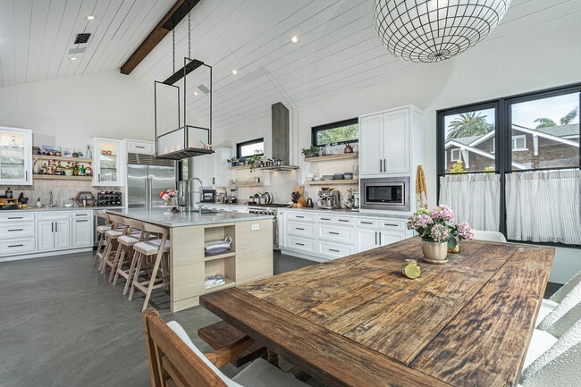 Building Photo - Coronado Beach House